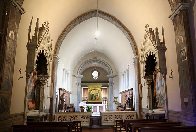 Interno della Chiesa di S. Francesco – Foto <a href="https://it.wikipedia.org/wiki/File:San_Francesco_Fiesole–3.jpg" target="_blank" rel="nofollow noopener">Wikipedia</a>