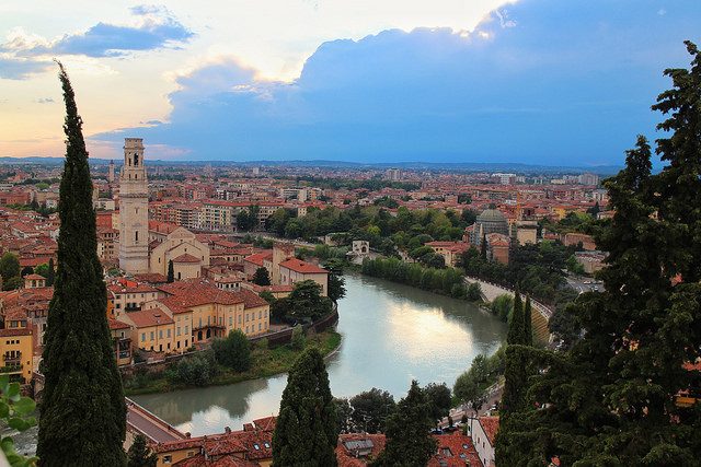 Verona – Foto <a href="https://www.flickr.com/photos/kimmomurmu/36805331572" target="_blank" rel="nofollow noopener">Flickr</a>