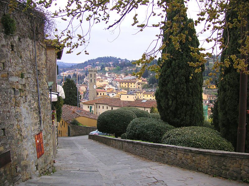 Vista da Fiesole. Fot di <a href="https://commons.wikimedia.org/wiki/File:Florenz–Fiesole.jpg" target="_blank" rel="nofollow noopener">Nikater</a>