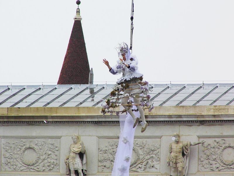 Volo dell’angelo, Carnevale di Venezia 2015 . Foto di <a href="https://commons.wikimedia.org/wiki/File:Volo_dell%E2%80%99angelo_Venezia_–_panoramio.jpg" target="_blank" rel="nofollow noopener">fotogoocom</a>