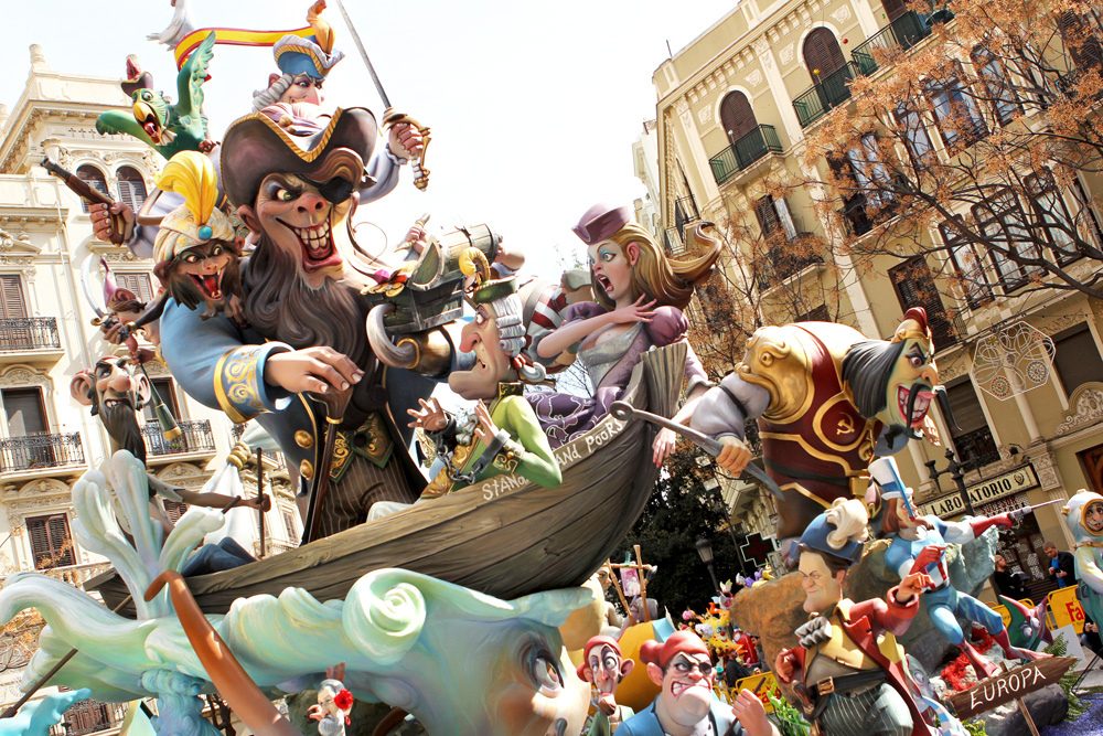 Las Fallas di Valencia. Foto di <a href="https://www.flickr.com/photos/feistytortilla/8640671808" target="_blank" rel="nofollow noopener">FeistyTortilla</a>