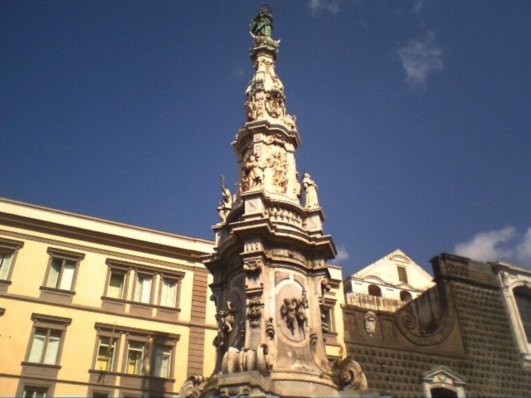 Obelisco dell'Immacolata, Piazza del Gesù