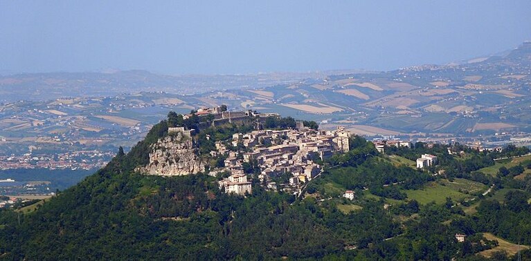 Panorama sulla fortezza ed il paese di Civitella del Tronto