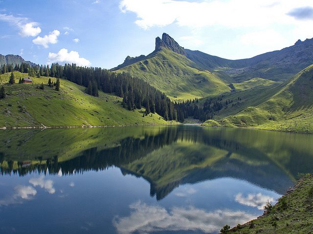 Lago di Bannalp – Foto di <a href="https://www.flickr.com/photos/aspanke/31129664930" target="_blank" rel="nofollow noopener">Angelika Spanke</a>