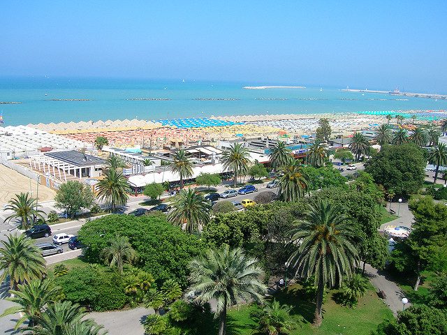 Lungomare di Pescara. Foto di <a href="https://www.flickr.com/photos/paulox_net/2408925484/" target="_blank" rel="nofollow noopener">Paolo Melchiorre</a>