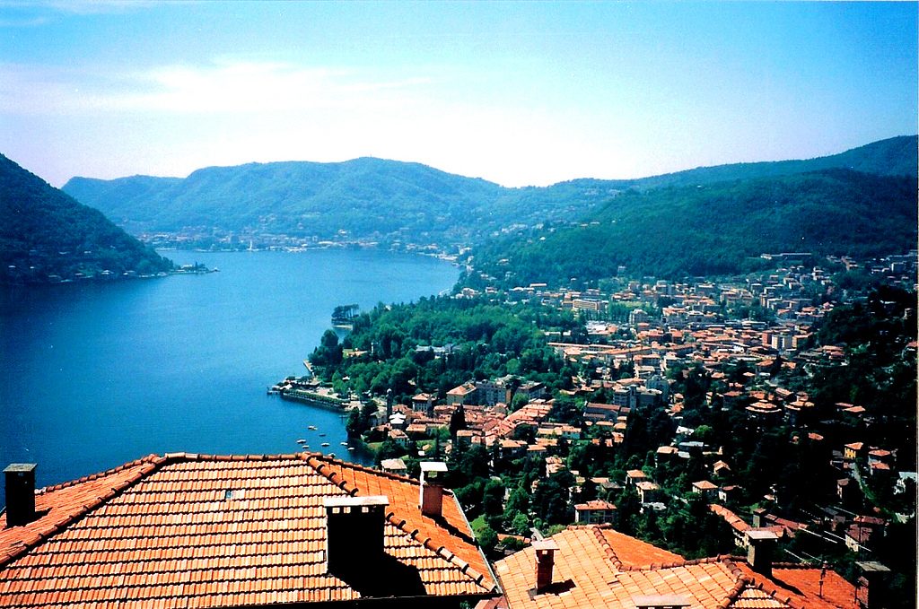 Vista sul borgo di Menaggio. Foto di <a href="https://www.flickr.com/photos/edtenny/2408264265/" target="_blank" rel="nofollow noopener">Edward Tenny</a>
