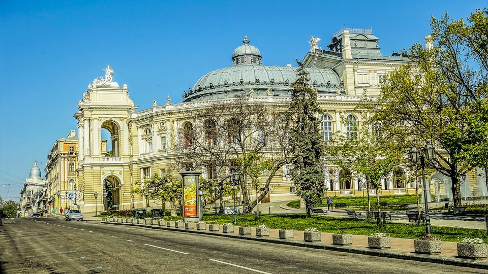 Teatro di Odessa. Foto di <a href="https://pixabay.com/it/users/reksik004–5385719/" target="_blank" rel="nofollow noopener">reksik004</a>