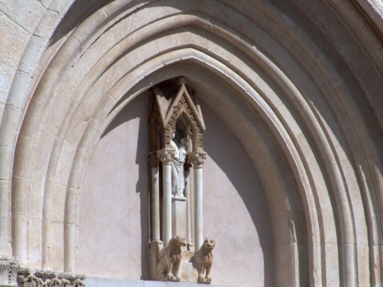 Basilica cattedrale di Lucera - particolare del portale di ingresso