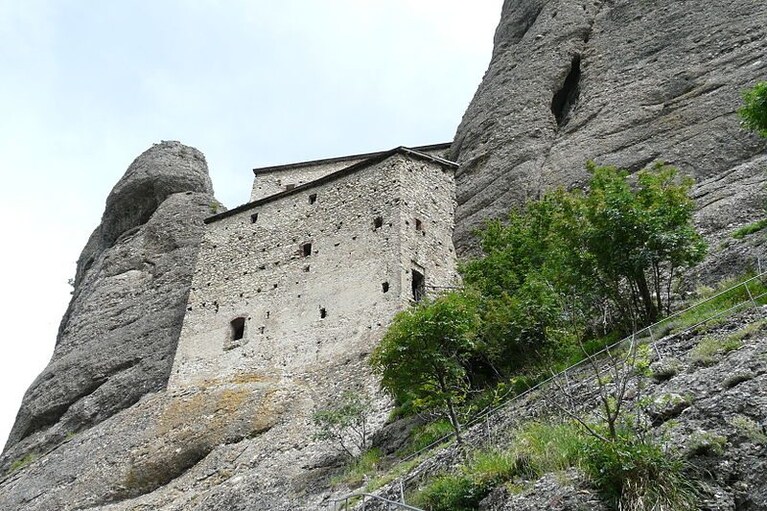 Castello della Pietra, vista dal sentiero