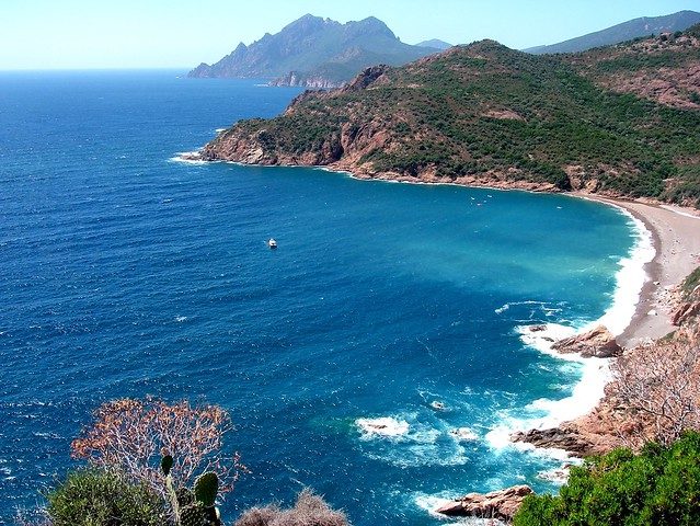 Nonza, Corsica. Foto di <a href="https://www.flickr.com/photos/dhammavicaya/15555133829/" target="_blank" rel="nofollow noopener">Paolo Carrara</a>