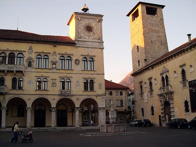 Belluno, Palazzo dei Rettori – Foto <a href="https://it.m.wikipedia.org/wiki/File:Belluno_palazzo_rettori_prefettura.jpg" target="_blank" rel="nofollow noopener">Wikipedia</a>