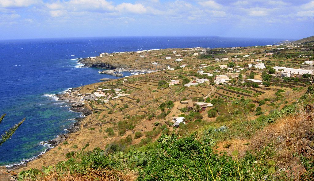 Scauri, Pantelleria. Foto di <a href="https://www.flickr.com/photos/luca_volpi/1039076558/" target="_blank" rel="nofollow noopener">Luca Volpi</a>