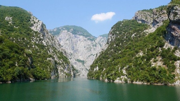 Lago Koman