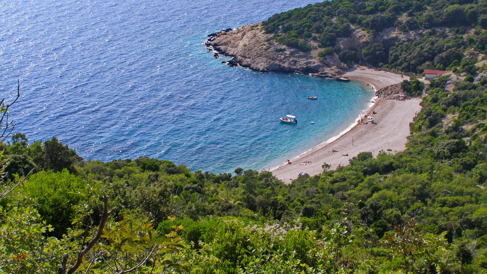 Lubenice – Cres – Beach Sveti Ivan. Foto di <a href="https://www.flickr.com/photos/miroslav–vajdic/25425639493" target="_blank" rel="nofollow noopener">Miroslav Vajdic</a>