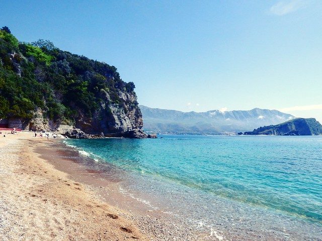 Litorale di Budva. Foto di <a href="https://www.flickr.com/photos/bnovika/34640454935/" target="_blank" rel="nofollow noopener">Belinda Novika</a>