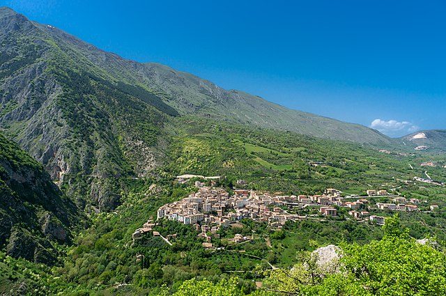 Anversa degli Abruzzi – Foto <a href="https://it.wikipedia.org/wiki/File:Anversa_Degli_Abruzzi.jpg" target="_blank" rel="nofollow noopener">Wikipedia</a>