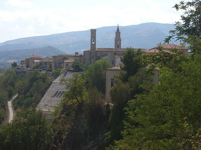 Campli – Foto <a href="https://en.wikipedia.org/wiki/File:Campli,_Italia.jpg" target="_blank" rel="nofollow noopener">Wikipedia</a>