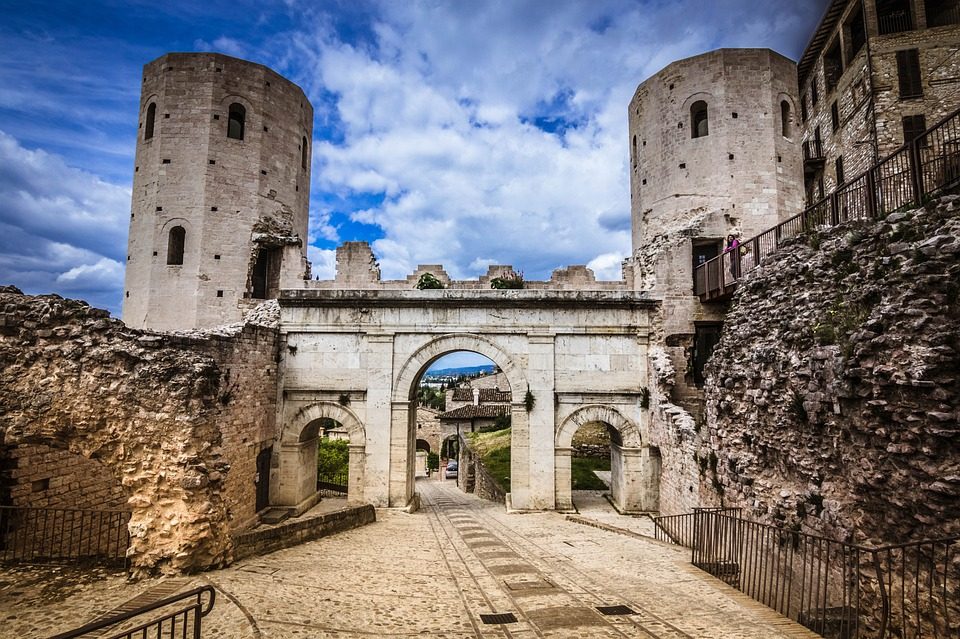 Borgo di Spello. Foto di <a href="https://pixabay.com/it/photos/spello–umbria–italia–4211418/" target="_blank" rel="nofollow noopener">chatst2</a>