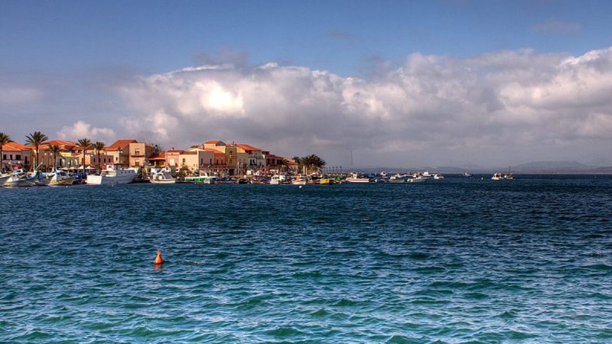 Il lungomare della città di Sant'Antioco, nell'omonima isola