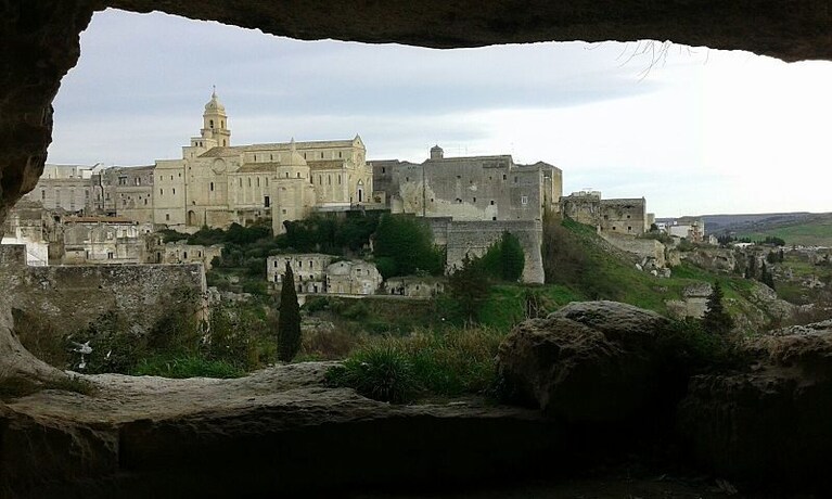 Vista della cattedrale santa maria assunta di Gravina in Puglia