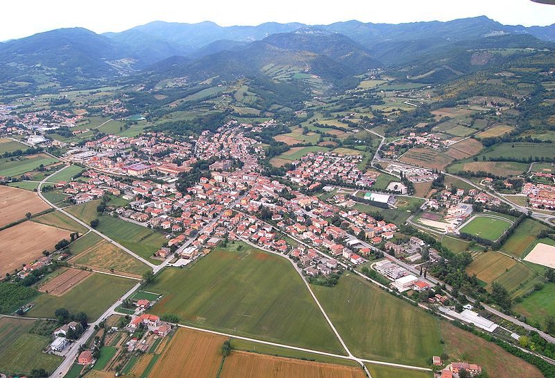 veduta aerea di San Giustino. Foto di <a href="https://it.wikipedia.org/wiki/File:Sangiustino_veduta_aerea.jpg" target="_blank" rel="nofollow noopener">Alessandro.puleri</a>