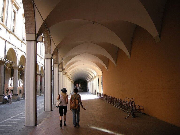 Bologna, portici di via zamboni