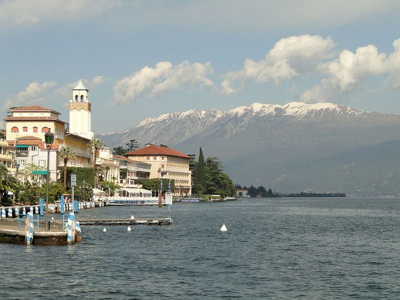 Gardone Riviera. Foto di <a href="https://commons.wikimedia.org/wiki/File:Gardone_Riviera_–_DSC01676.JPG" target="_blank" rel="nofollow noopener">Daderot</a>