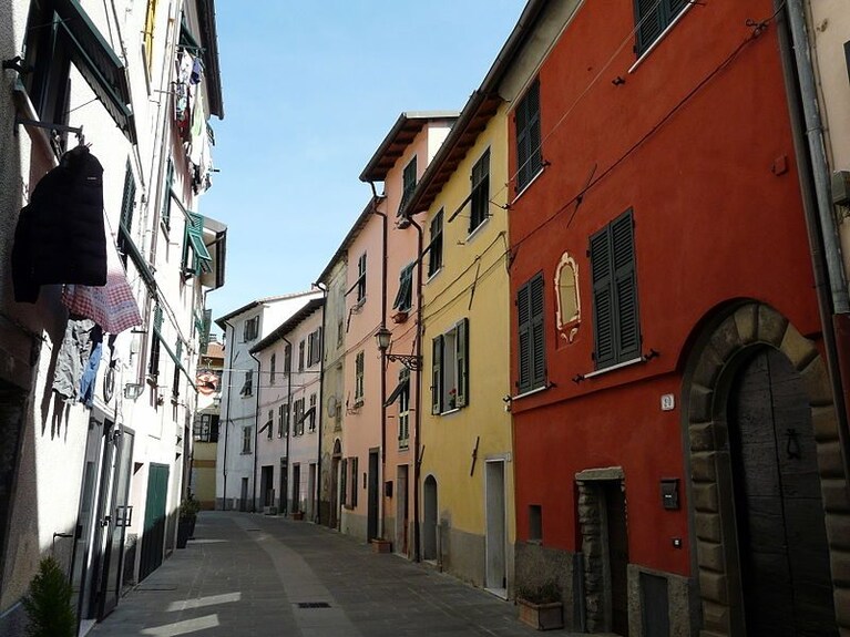 Via Borgo San Bernardo, Brugnato
