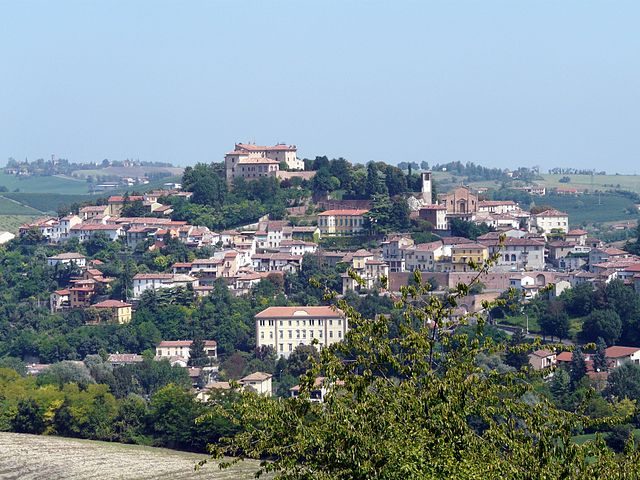 Ozzano Monferrato – Foto <a href="https://it.wikipedia.org/wiki/File:Ozzano_Monferrato–panorama1.jpg" target="_blank" rel="nofollow noopener">Wikipedia</a>
