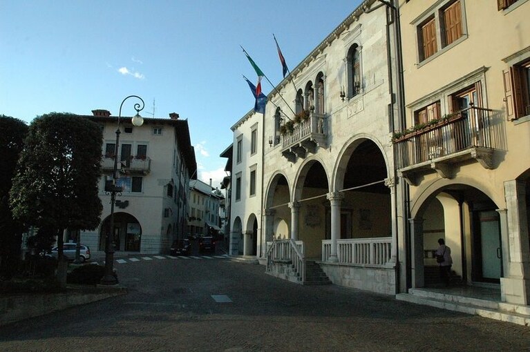 Gemona del Friuli, Palazzo Boton, sede del comune