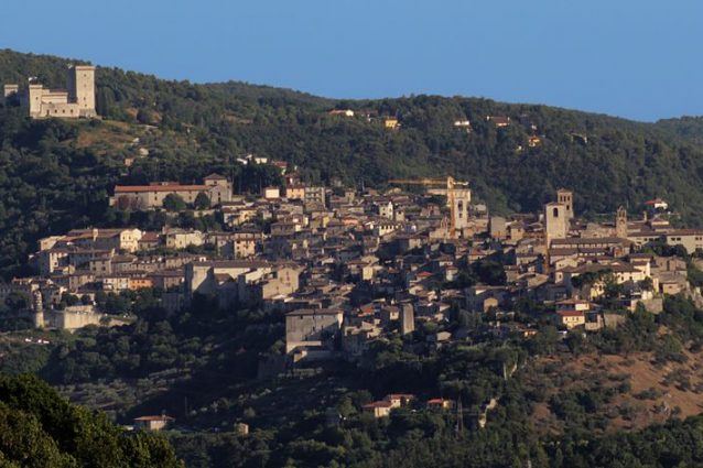 Panorama di Narni sovrastata dall'imponente Rocca dell'Albornoz
