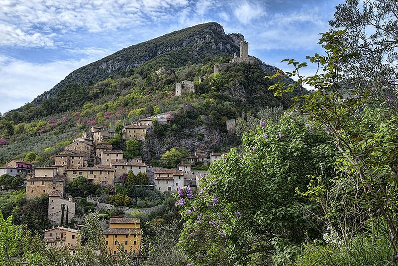 Rocca medievale della Matterella. Foto di <a href="https://commons.wikimedia.org/wiki/File:Ferentillo_Matterella.jpg" target="_blank" rel="nofollow noopener">Paolo Carnassale</a>