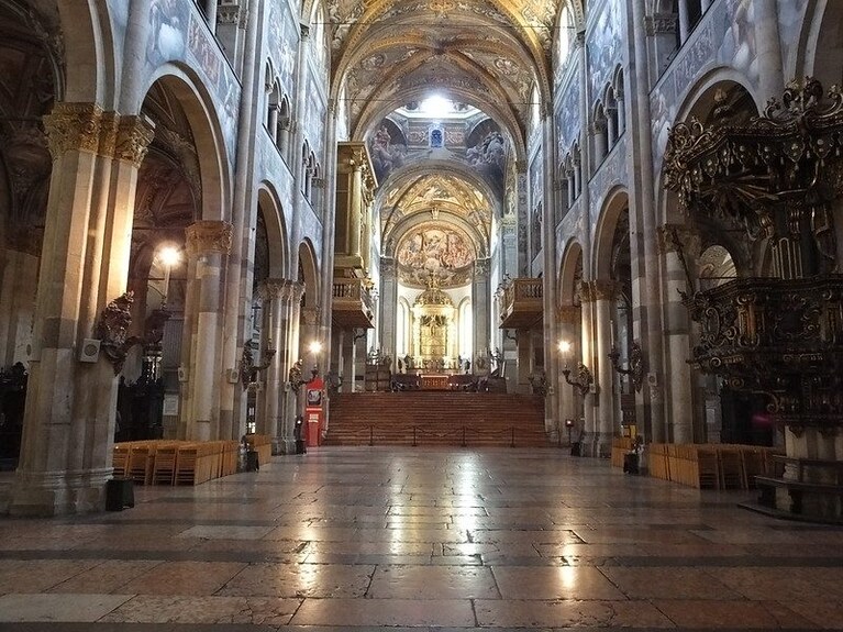 interno della cattedrale di parma