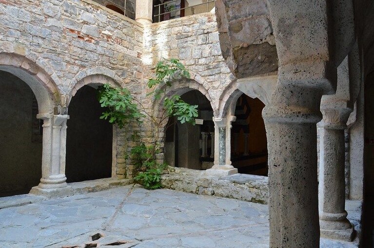 Interno dell'Abbazia di San Fruttuoso.