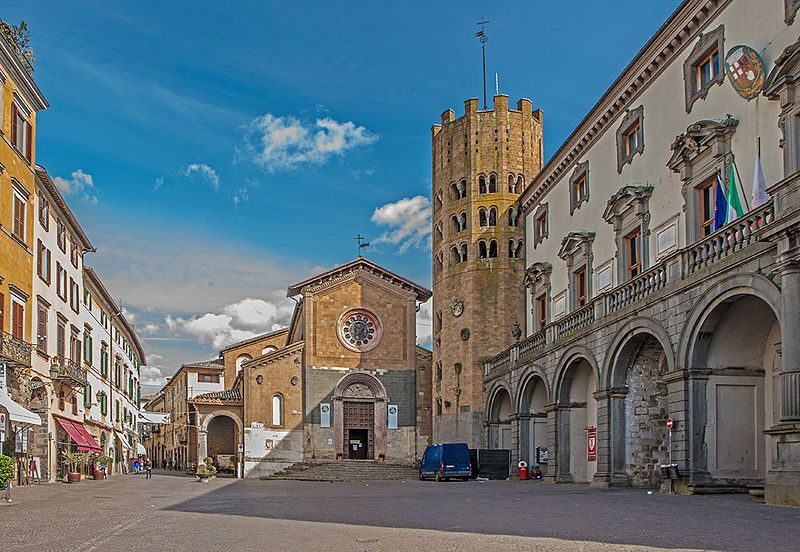Piazza della Repubblica, Orvieto. Foto di <a href="https://it.m.wikipedia.org/wiki/File:Piazza_della_Repubblica,_Orvieto.jpg" target="_blank" rel="nofollow noopener">Claudio Caravano</a>