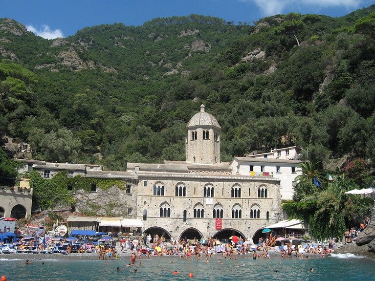 Abbazia di San Fruttuoso e la baia