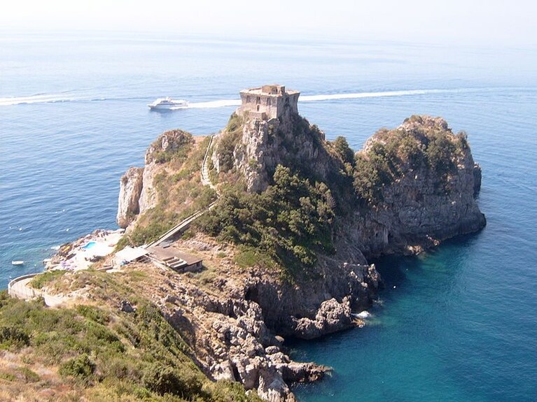 Capo di Conca e Torre Saracena.