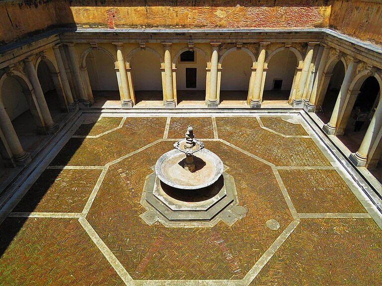 Chiostro della Foresteria nella Certosa di San Lorenzo a Padula