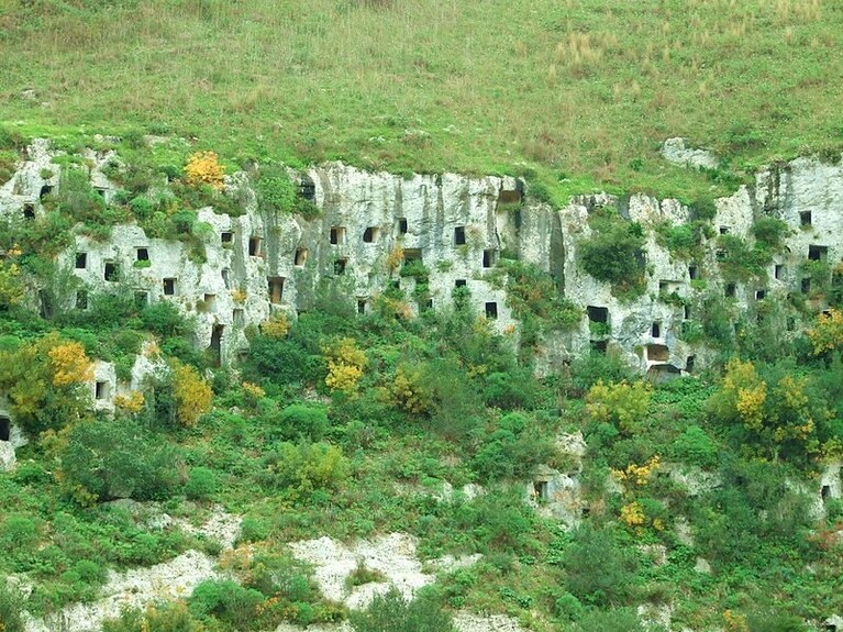Necropoli Pantalica, architettura funeraria rupestre