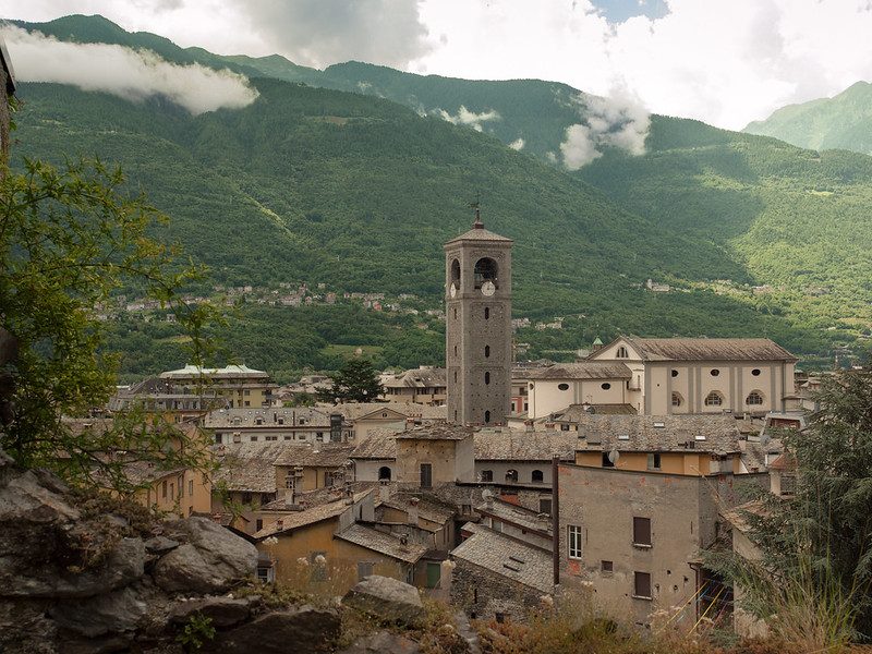 Vista su Sondrio. Foto di <a href="https://www.flickr.com/photos/livenature/7635005664/" target="_blank" rel="nofollow noopener">Franco Folini</a>