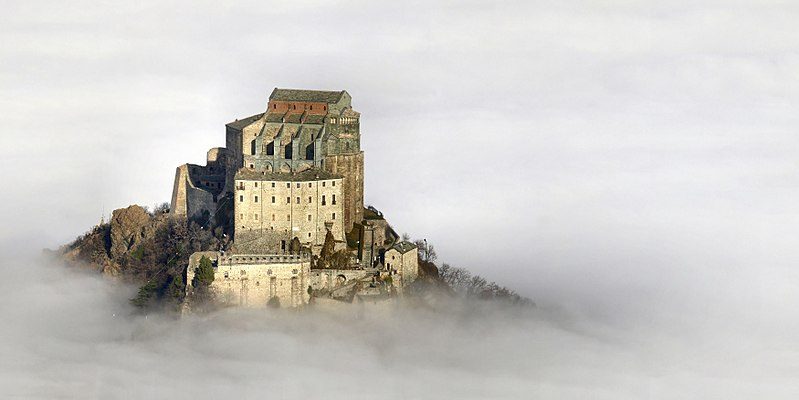 Sacra di San Michele. Foto di <a href="https://it.m.wikipedia.org/wiki/File:Sacra_di_San_Michele07.jpg" target="_blank" rel="nofollow noopener">Elio Pallard</a>