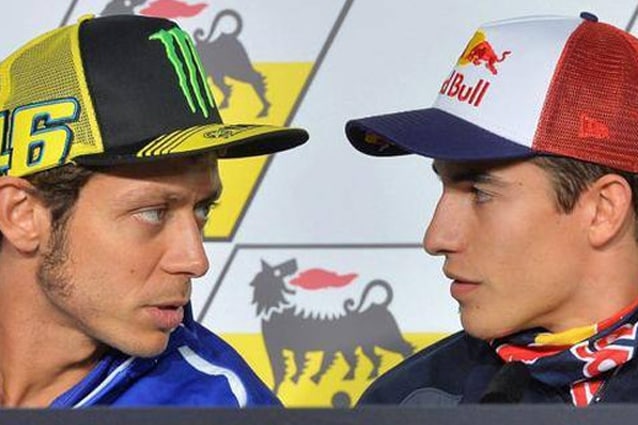 da destra, Marc Marquez (Repsol Honda) e Valentino Rossi (Movistar Yamaha)