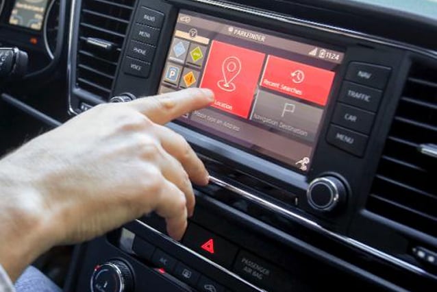 Parkfinder, l’app che indica dove trova il parcheggio in strada più vicino / Seat