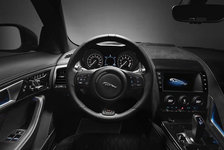 Nuova Jaguar F-Type SVR