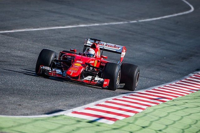 Sebastian Vettel impegnato nei test Pirelli 2017 – Foto @Ferrari