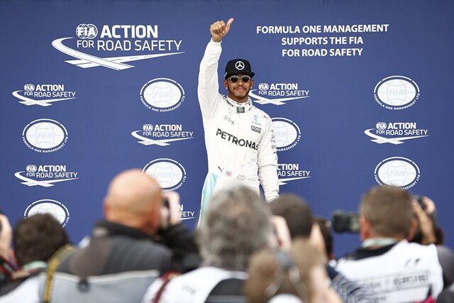 Lewis Hamilton salta i test Pirelli 2017