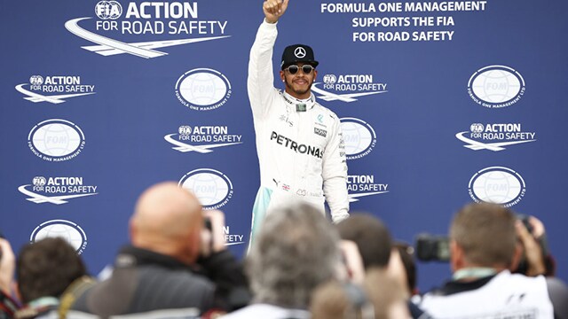 Lewis Hamilton salta i test Pirelli 2017