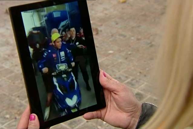 La donna colpita da Valentino Rossi durante l’intervista ad Antena3 Tv