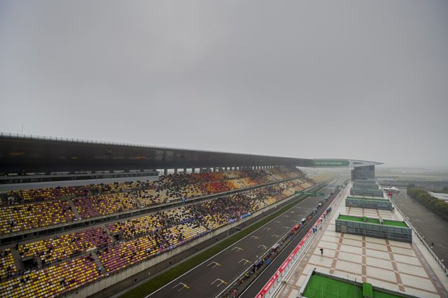 F1 Gp Cina, Prove libere 2: sessione sospesa, a Shanghai vincono nebbia e maltempo