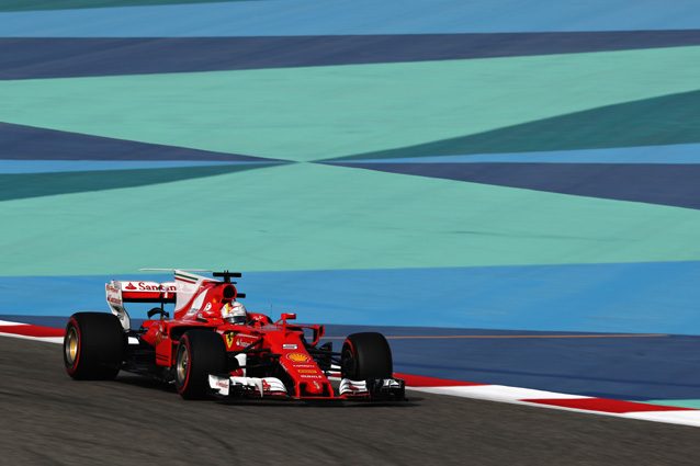 Sebastian Vettel sulla pista del Bahrain - Getty Images